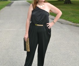 How to wear a Plus Size Jump sute Plus Size Blogger Sherry Aikens form BigGirlsGuide in a 2x Jumpsuit